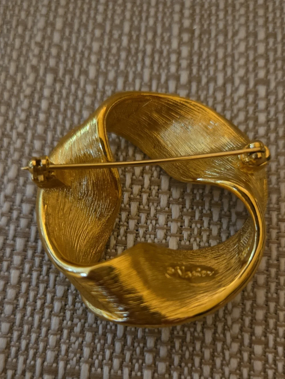 Napier Vintage Brushed Gold-tone Twisted Ribbon Brooch